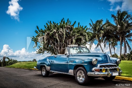 Picture of HDR - Blauer amerikanische Cabriolet Oldtimer parkt am Golfplatz von Varadero Kuba - Serie Kuba Reportage